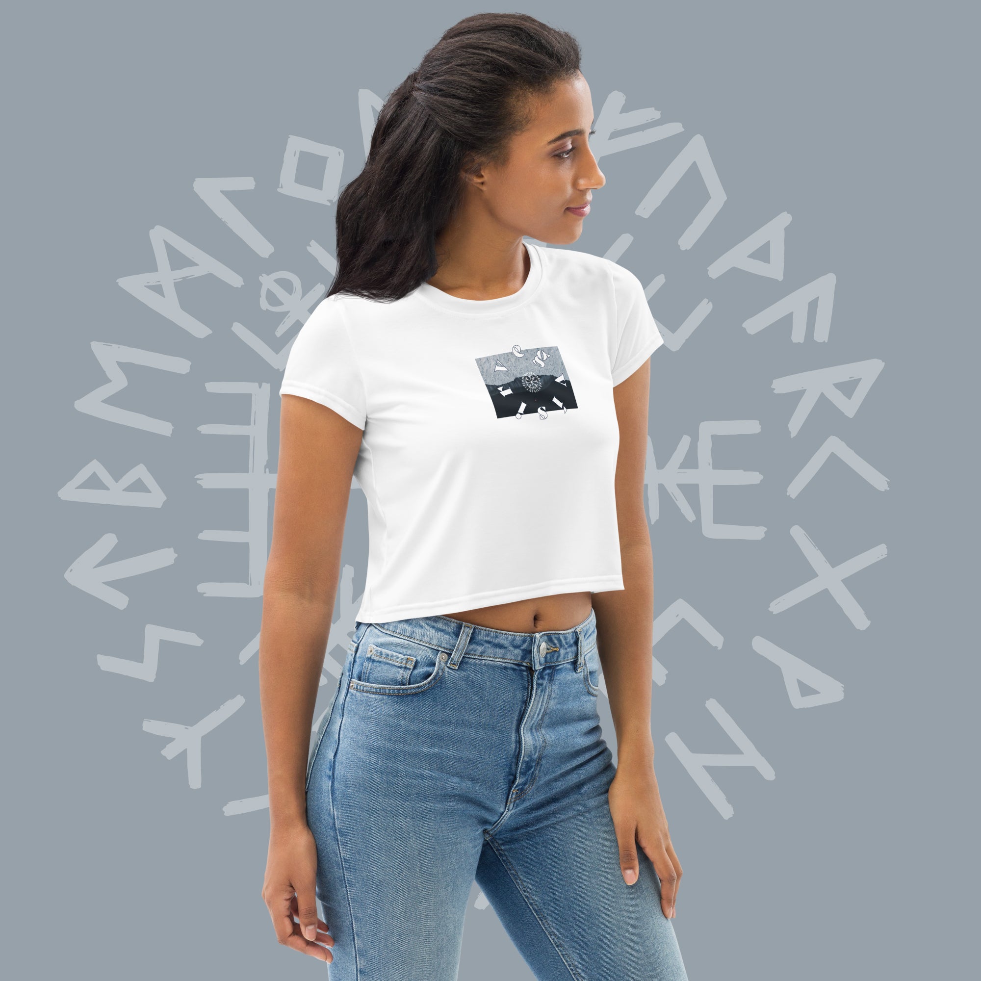 'vegvísir' | classy crop top